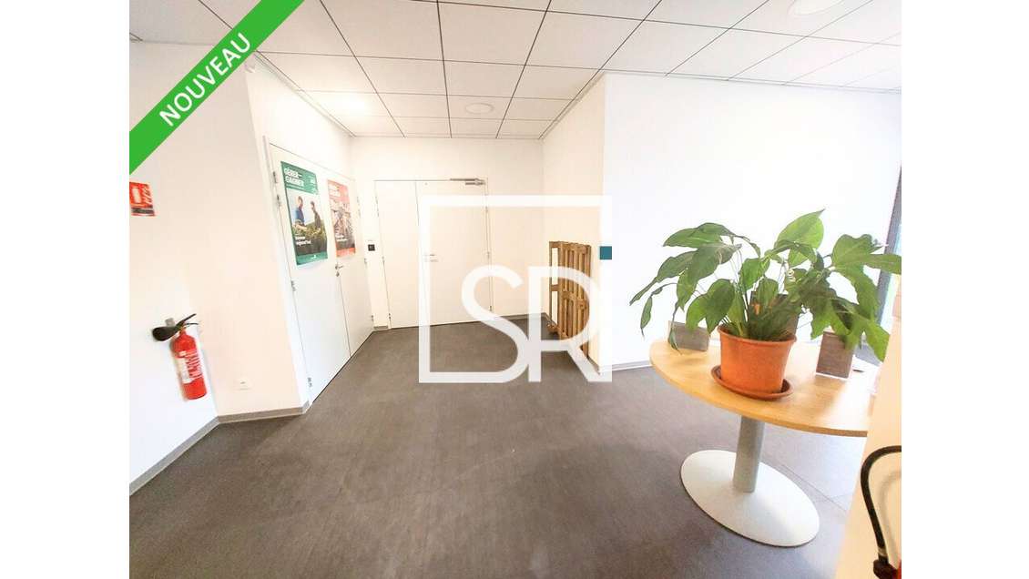 AV bureaux 156m² ZAC de Riom accès A71 rapide