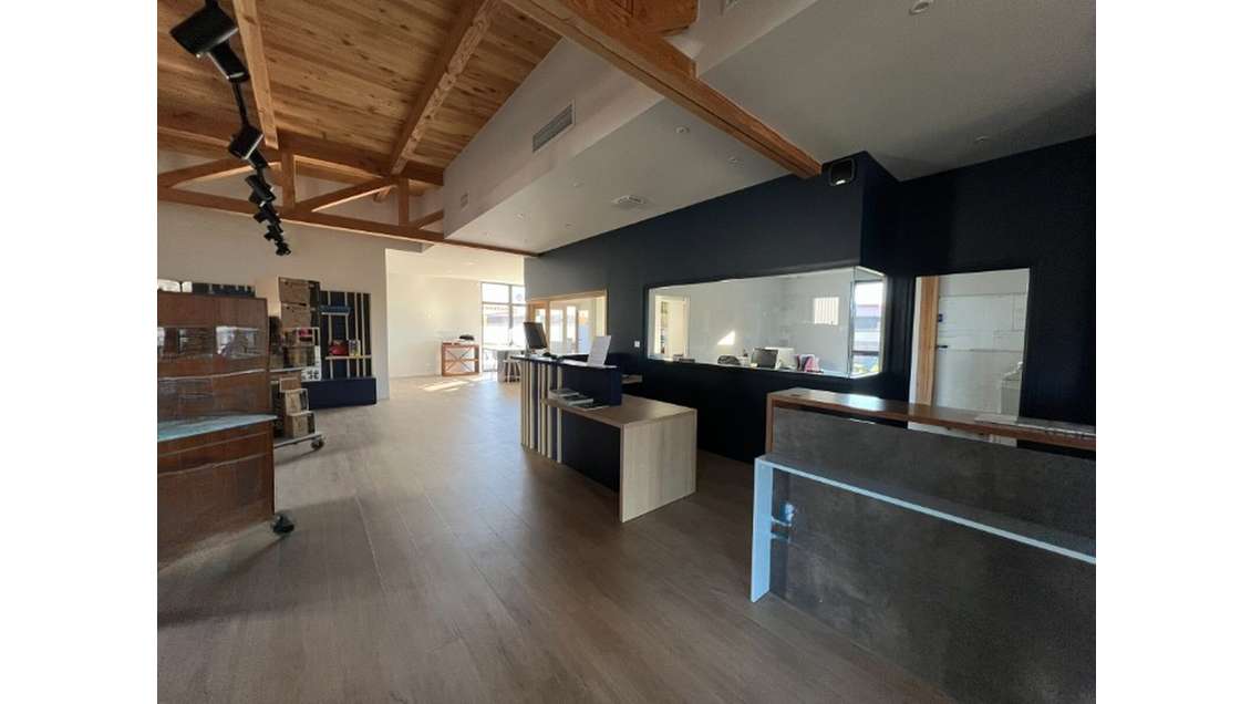 Locaux mixtes de 2 lots de 335m² et 225m² Roanne