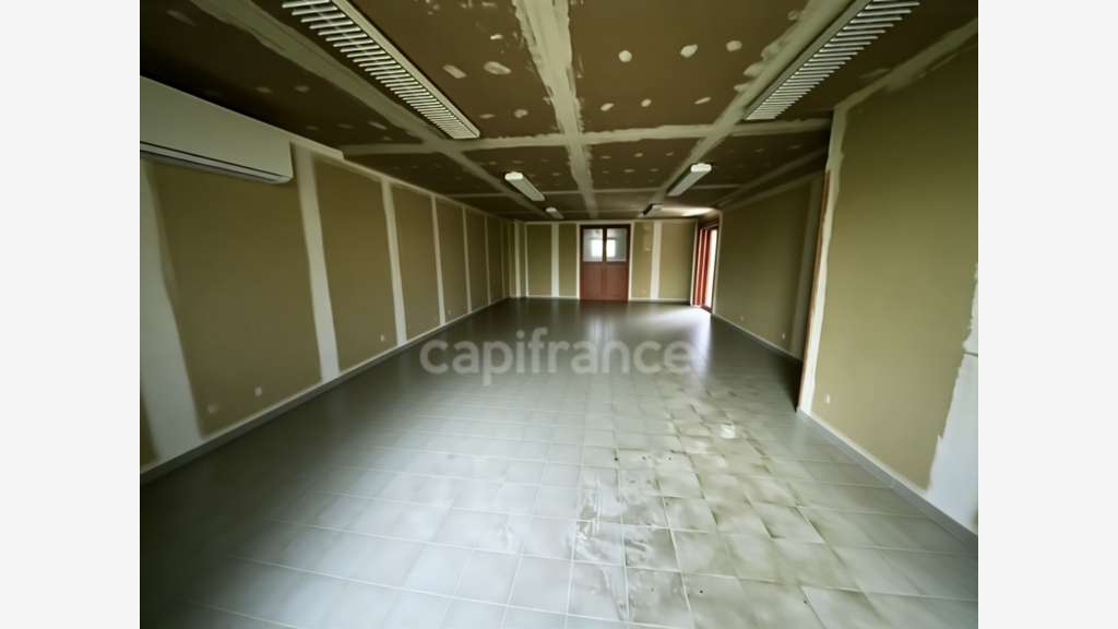 Vente local professionnel atelier de 171m² Roanne