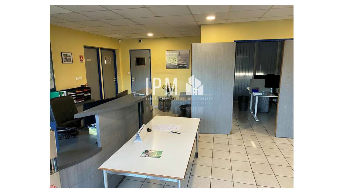 A vendre bureaux de 688 m² - 13360 ROQUEVAIRE