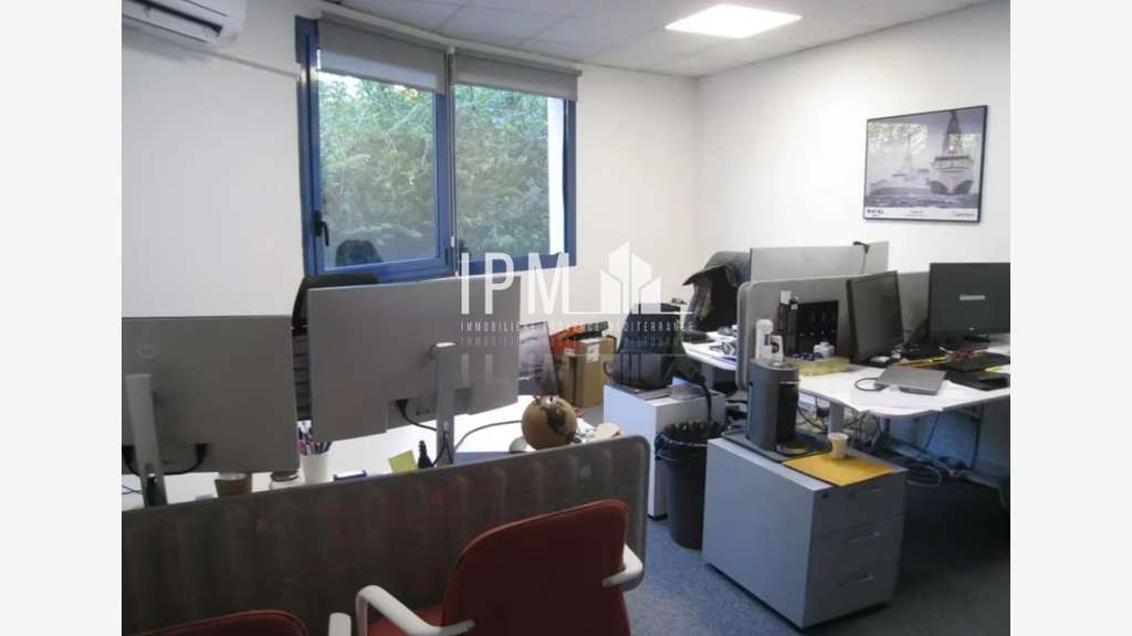 A vendre bureaux 688m² à Roquevaire