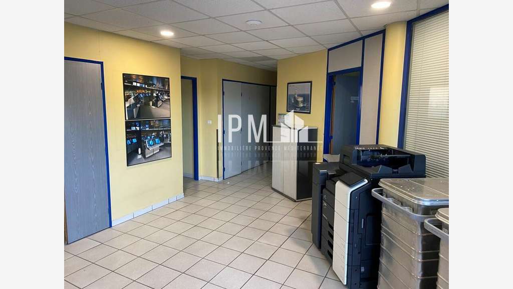 A vendre bureaux 688m² à Roquevaire