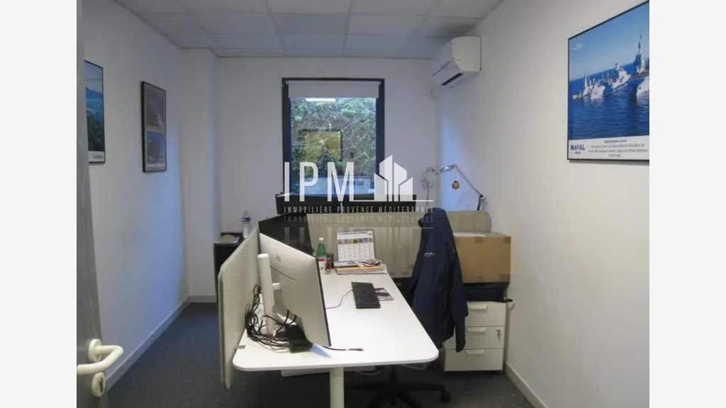 A vendre bureaux 688m² à Roquevaire