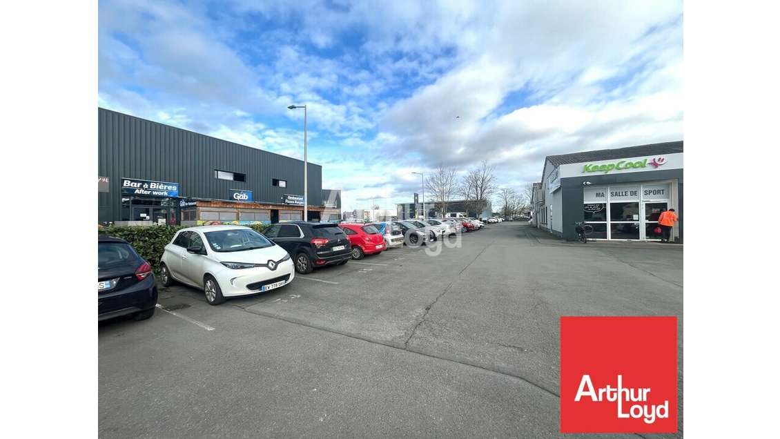 Vente bureaux loués 196m² à Saint-Benoît 