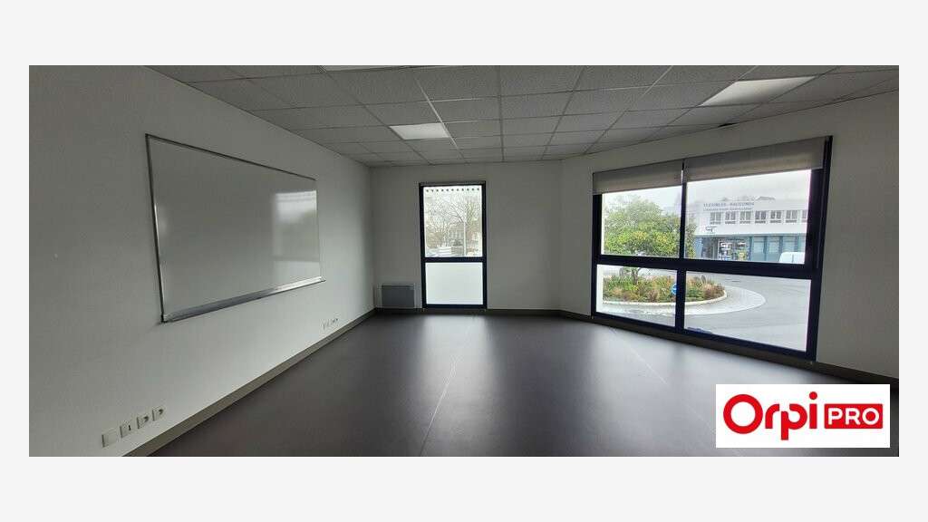 Bureaux récents divisibles 478m² à Saint-Brieuc