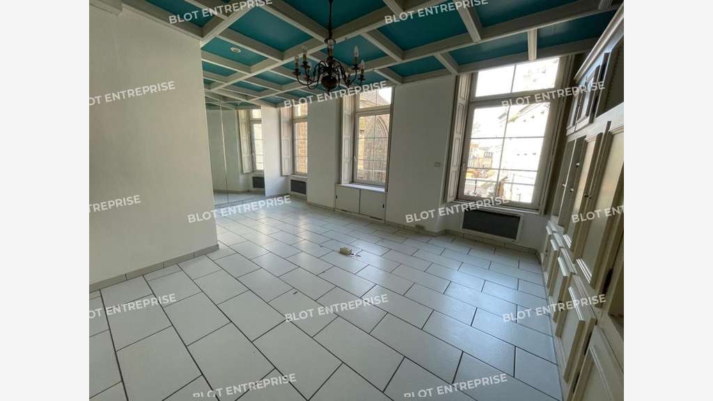 A vendre/louer bureaux vitrine 98m² à Saint-Brieuc