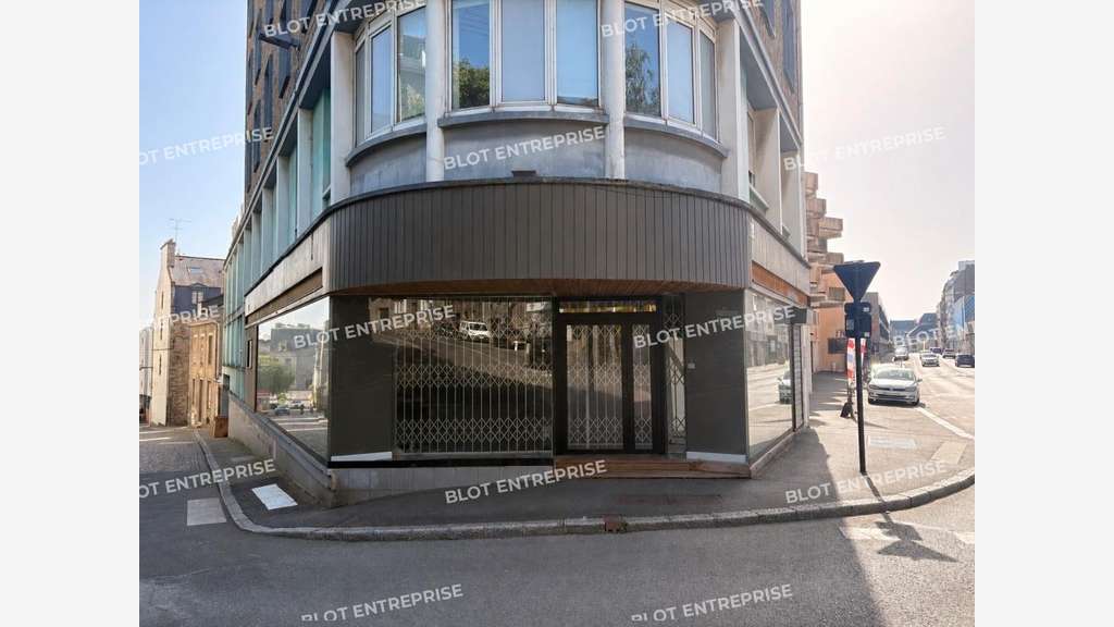 AV local commercial bureaux 148m² à Saint Brieuc