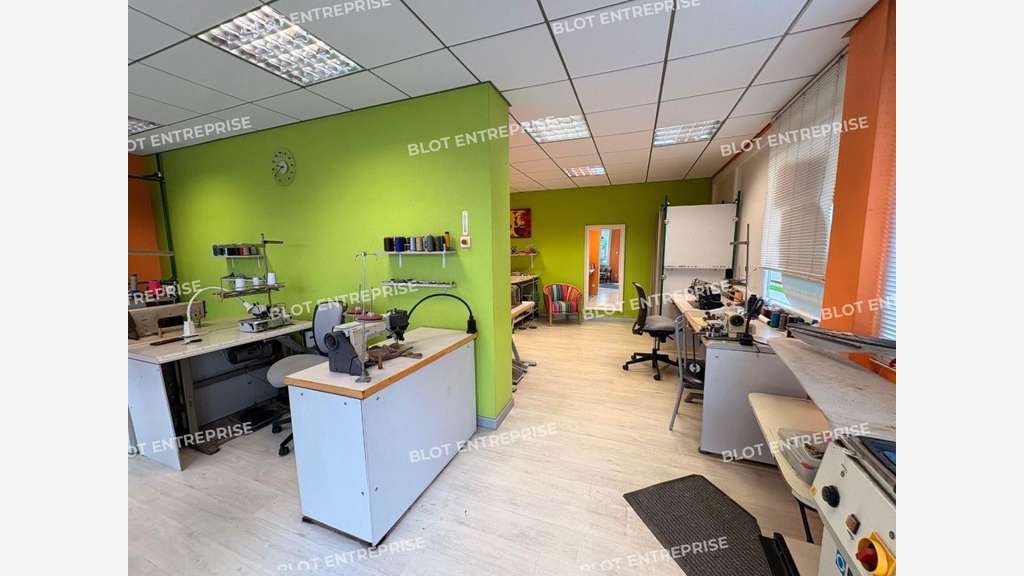 A LOUER BUREAUX, LOCAL COMMERCIAL