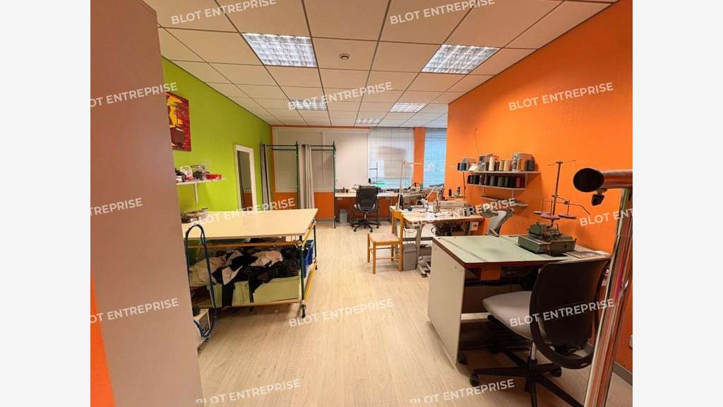 A LOUER BUREAUX, LOCAL COMMERCIAL