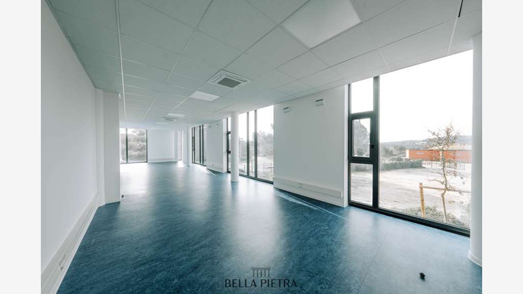 Vente bureau de 2294m² à Saint Clément de Rivière