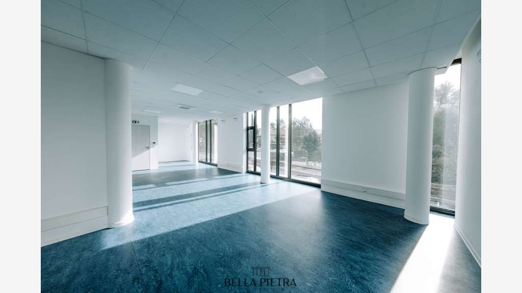 Vente bureau de 2294m² à Saint Clément de Rivière