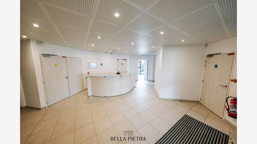 Vente bureau de 2294m² à Saint Clément de Rivière