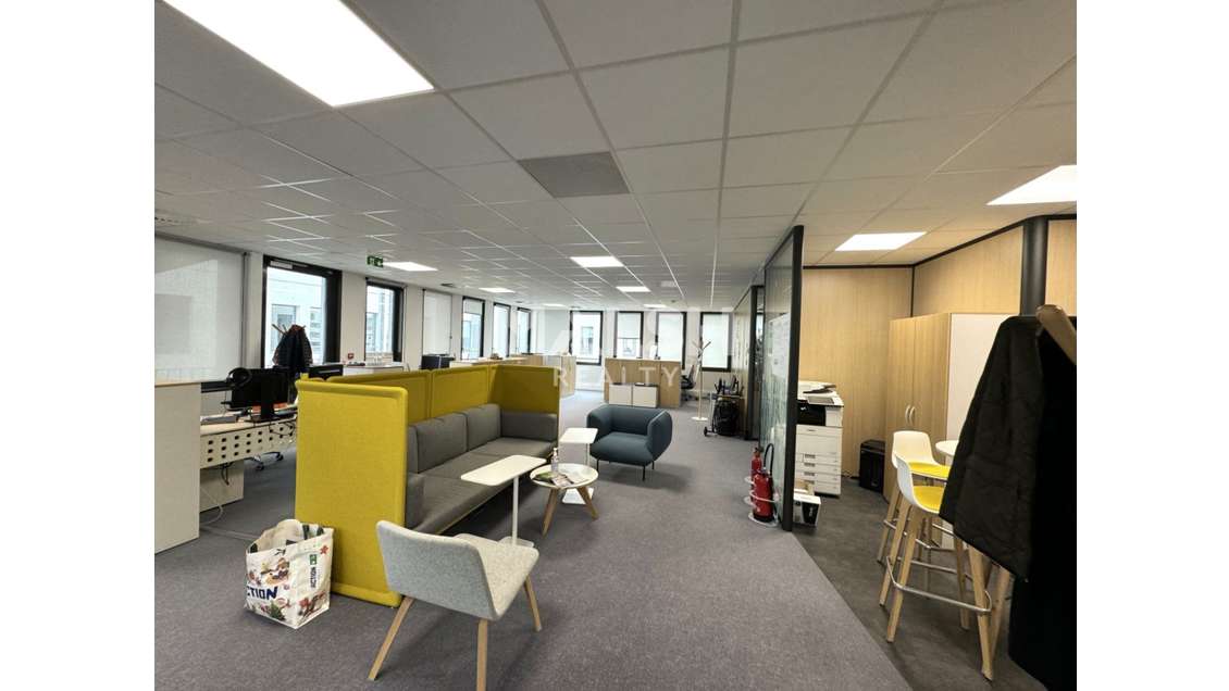 A vendre ou à louer bureaux 804m² à Saint Etienne