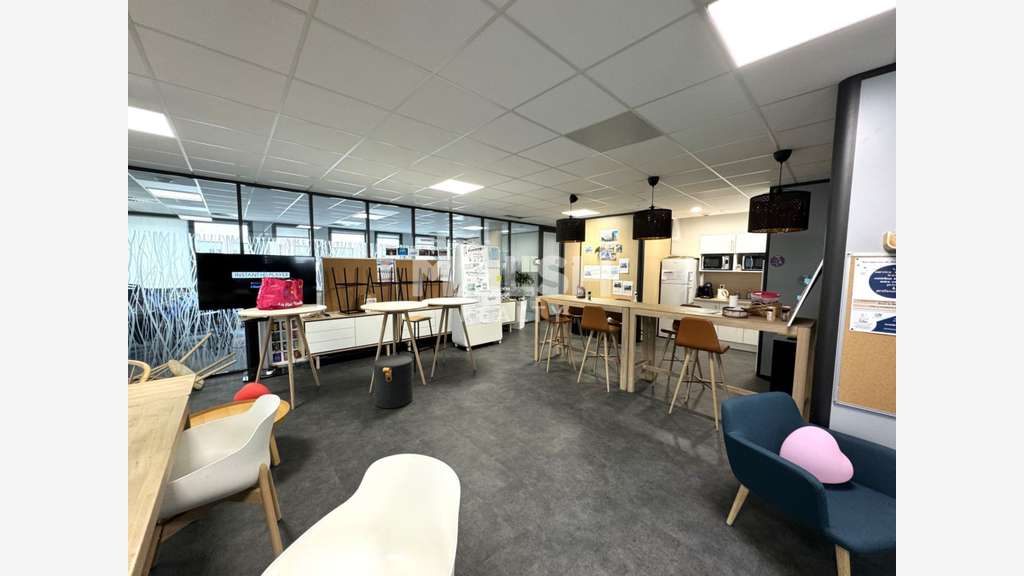 A vendre ou à louer bureaux 804m² à Saint Etienne