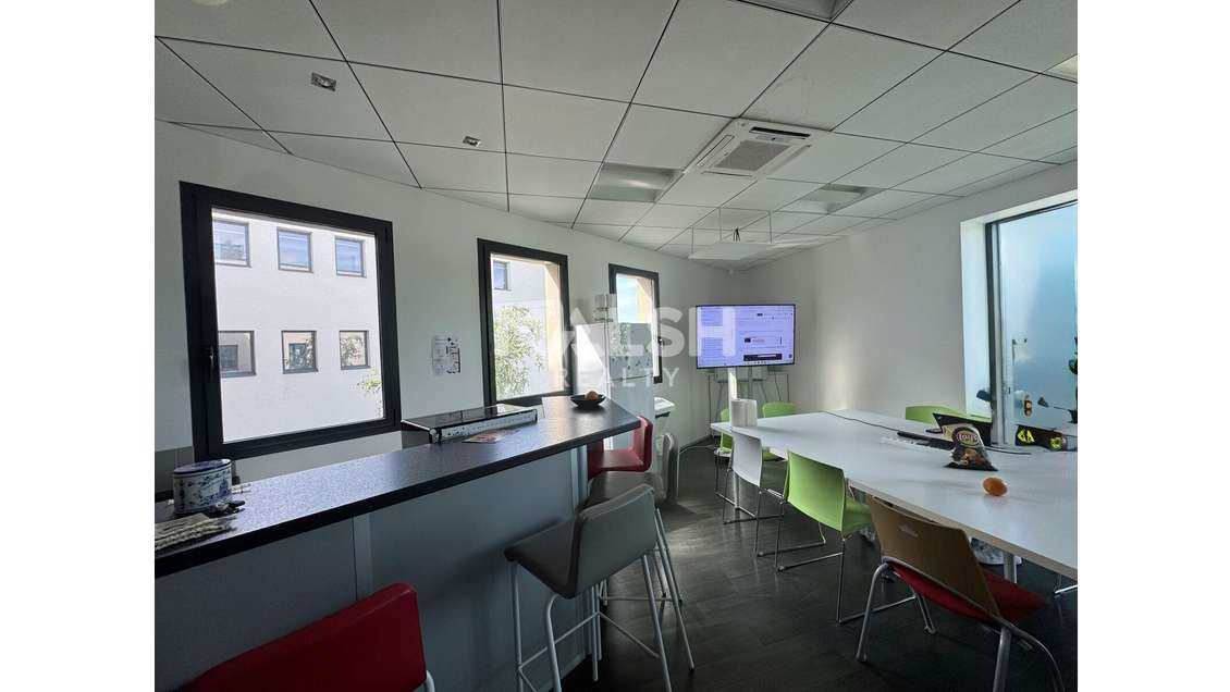 Bureaux 84m² parfait état à St Etienne Technopole 