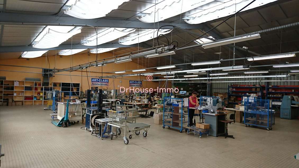 AV bâtiment d'activités 2200m² St-Florent-le-Vieil