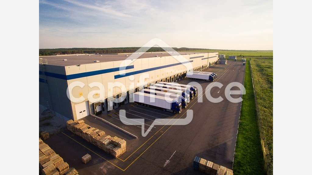 Entrepôts et bureaux 2400m² à vendre à St Gaudens