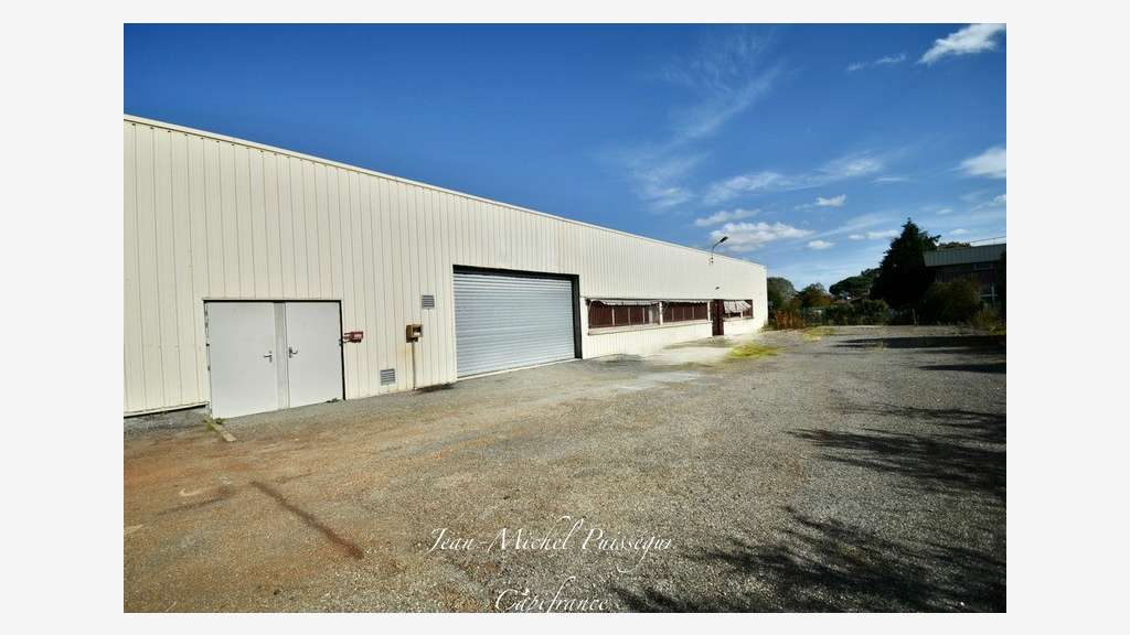 Entrepôts et bureaux 2400m² à vendre à St Gaudens