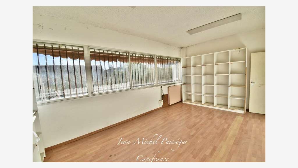 Entrepôts et bureaux 2400m² à vendre à St Gaudens
