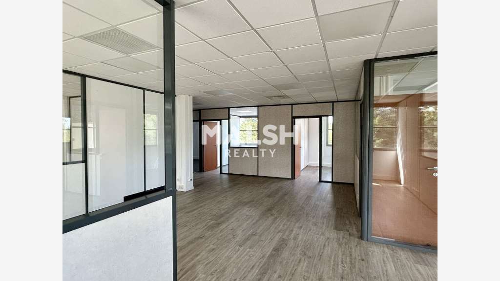 Bureaux à louer ou à vendre à Saint-Genis-Laval