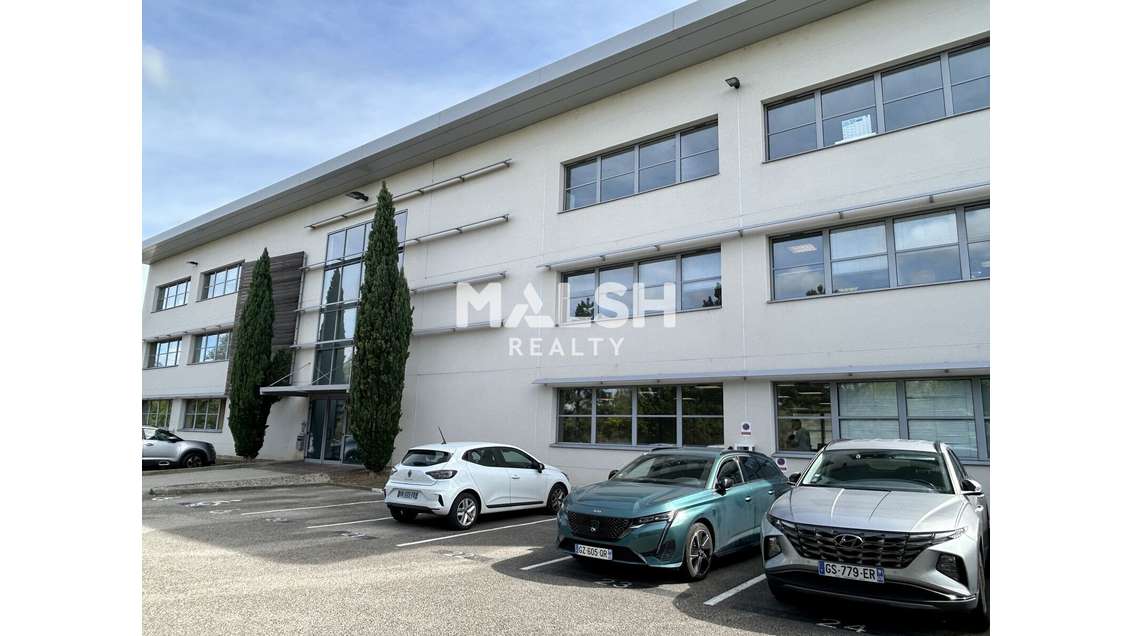 Bureaux à louer ou à vendre à Saint-Genis-Laval