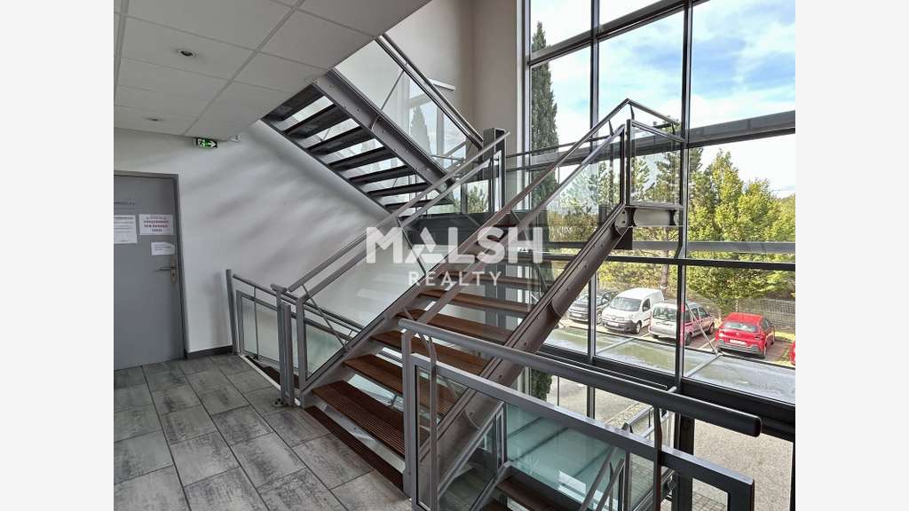 Bureaux à louer ou à vendre à Saint-Genis-Laval