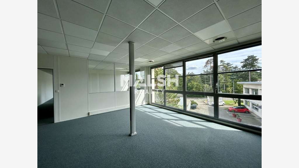 Bureaux à louer ou à vendre à Saint-Genis-Laval