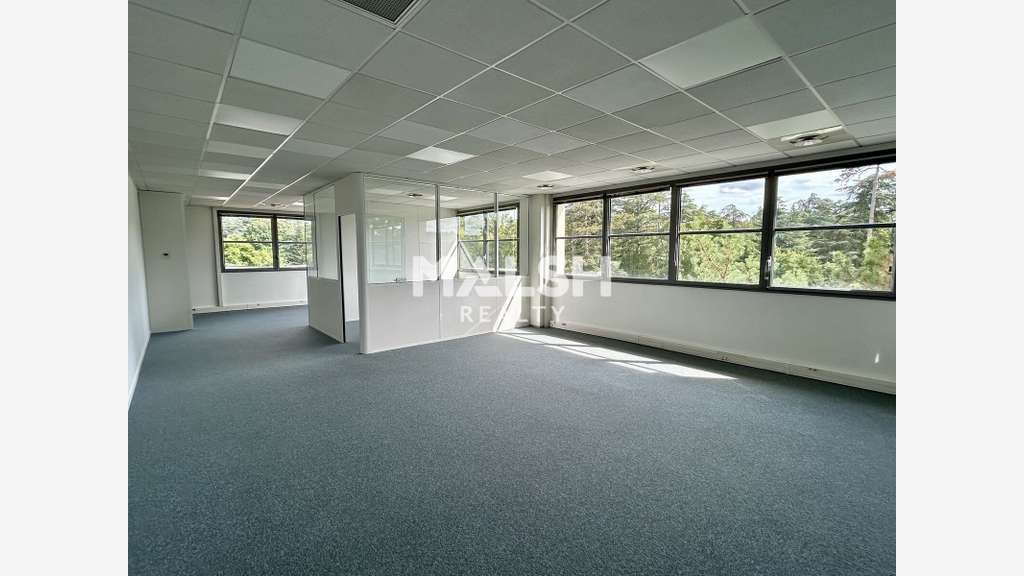 Bureaux à louer ou à vendre à Saint-Genis-Laval