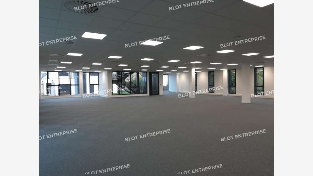 A vendre bureaux de 1 745m² en R+3 à Rennes 
