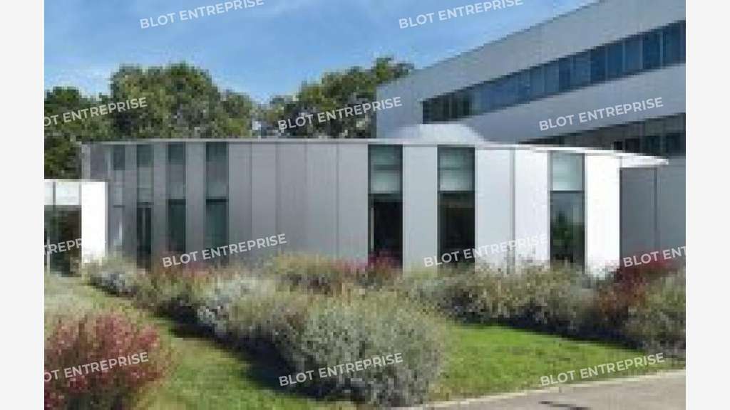 A vendre /A louer Bureaux 8 245m² à Saint-Herblain