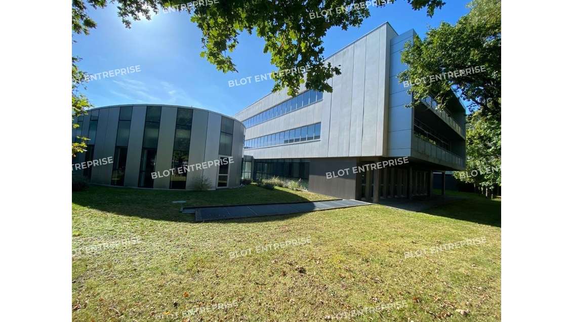 A vendre /A louer Bureaux 8 245m² à Saint-Herblain