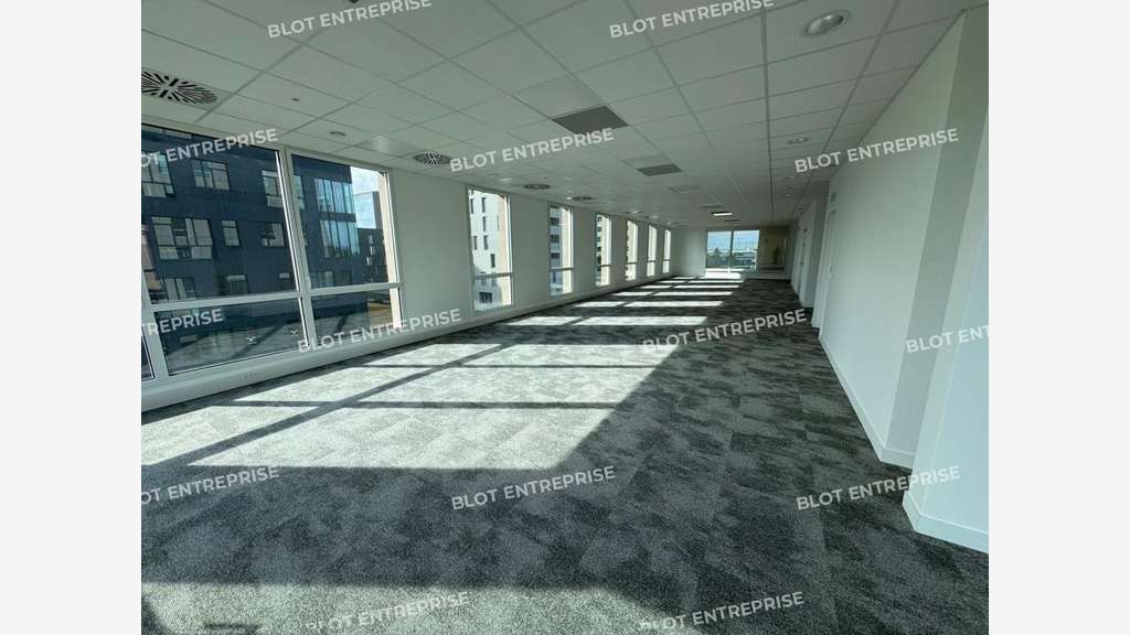 A vendre/a louer bureaux neufs 922m² la Courrouze
