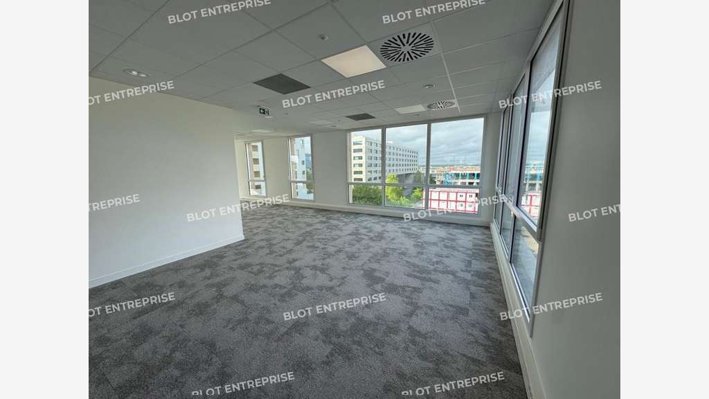 A vendre/a louer bureaux neufs 922m² la Courrouze