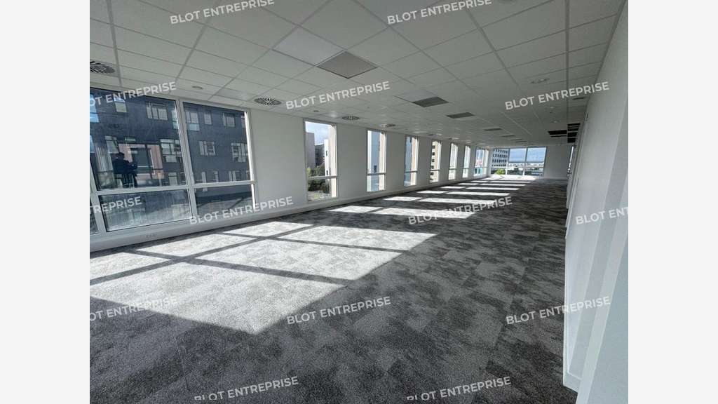 A vendre/a louer bureaux neufs 922m² la Courrouze