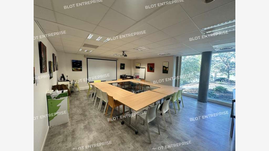 A vendre bureaux 128,20m² à St-Jacques-de-la-Lande