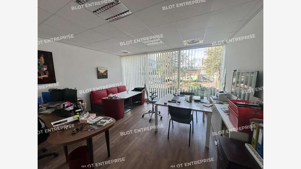 A vendre bureaux 128,20m² à St-Jacques-de-la-Lande