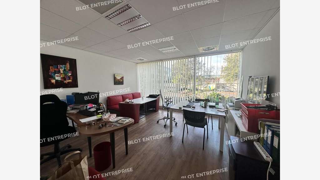 A vendre bureaux 128,20m² à St-Jacques-de-la-Lande