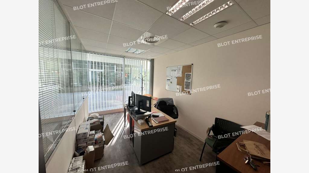 A vendre bureaux 128,20m² à St-Jacques-de-la-Lande