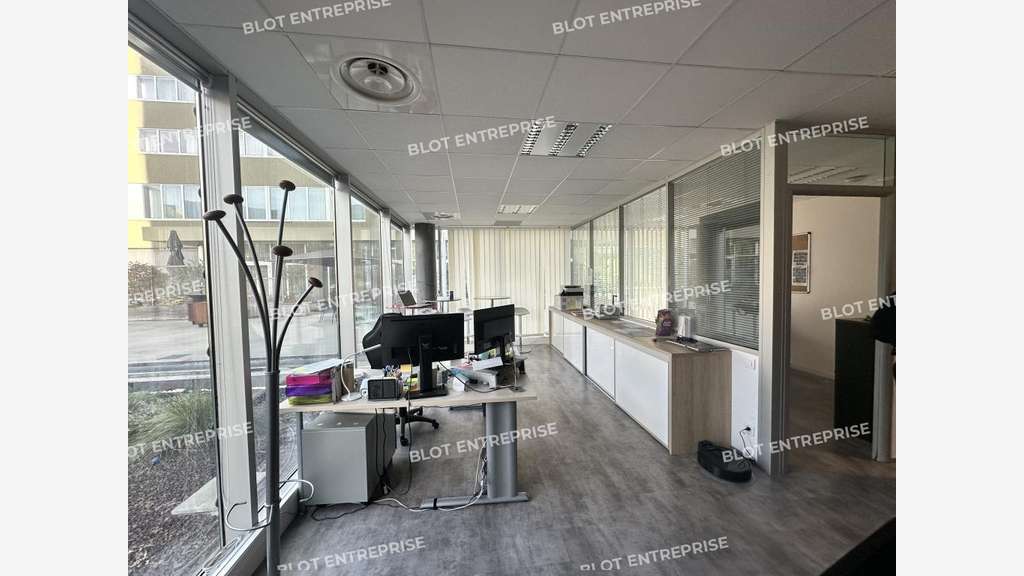 A vendre bureaux 128,20m² à St-Jacques-de-la-Lande