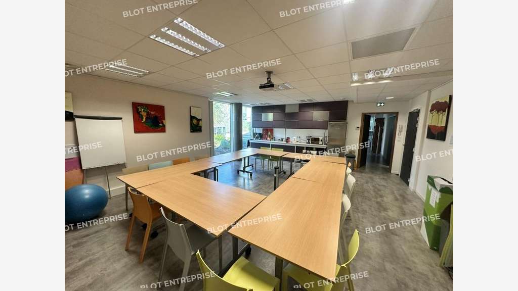 A vendre bureaux 128,20m² à St-Jacques-de-la-Lande