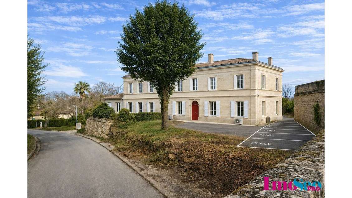 AV bureaux 250m² coeur du village Saint-Loubès