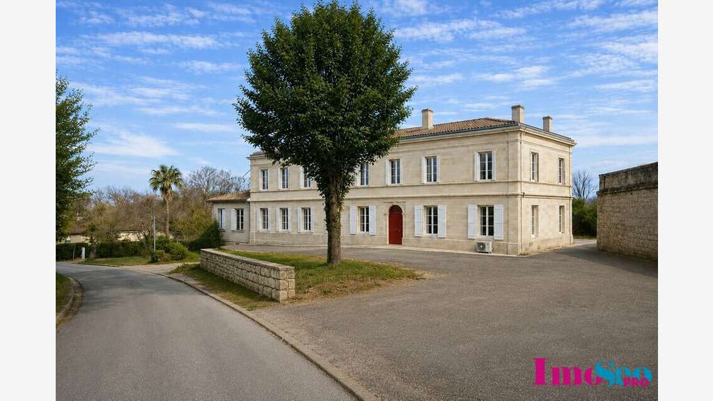 Bureaux rénovés 250m² à vendre à Saint-Loubès