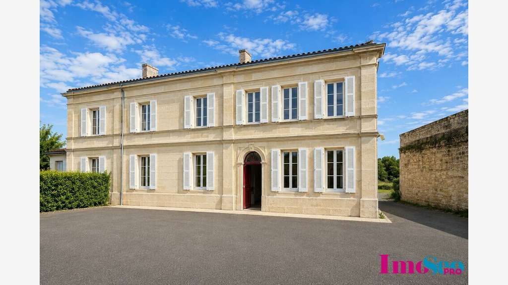 Bureaux rénovés 250m² à vendre à Saint-Loubès
