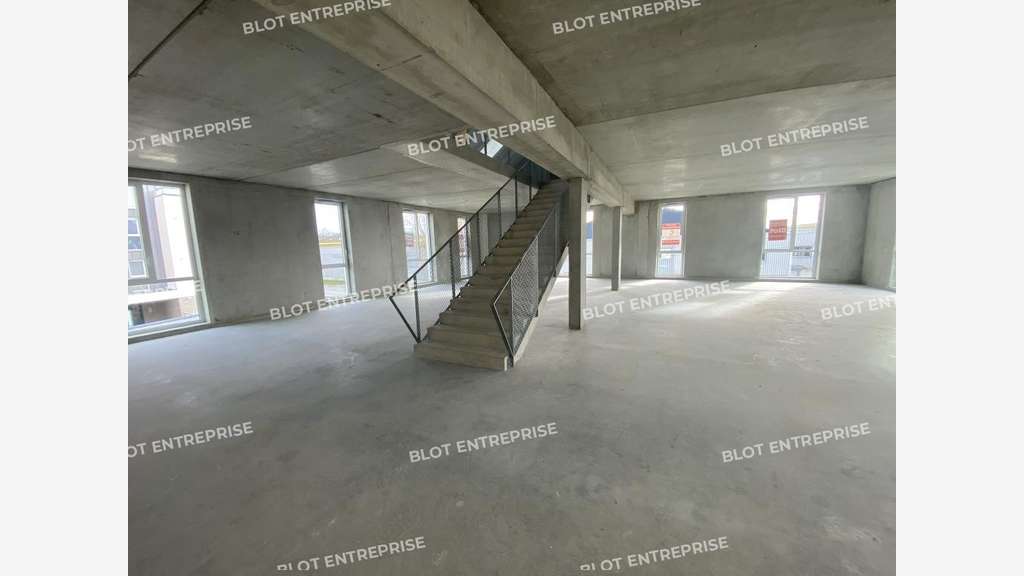 Vente bureaux 693m² à l'Est de St Malo 
