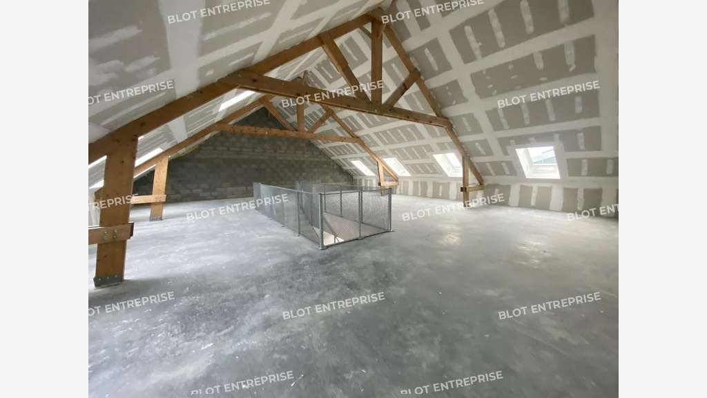 Vente bureaux 693m² à l'Est de St Malo 