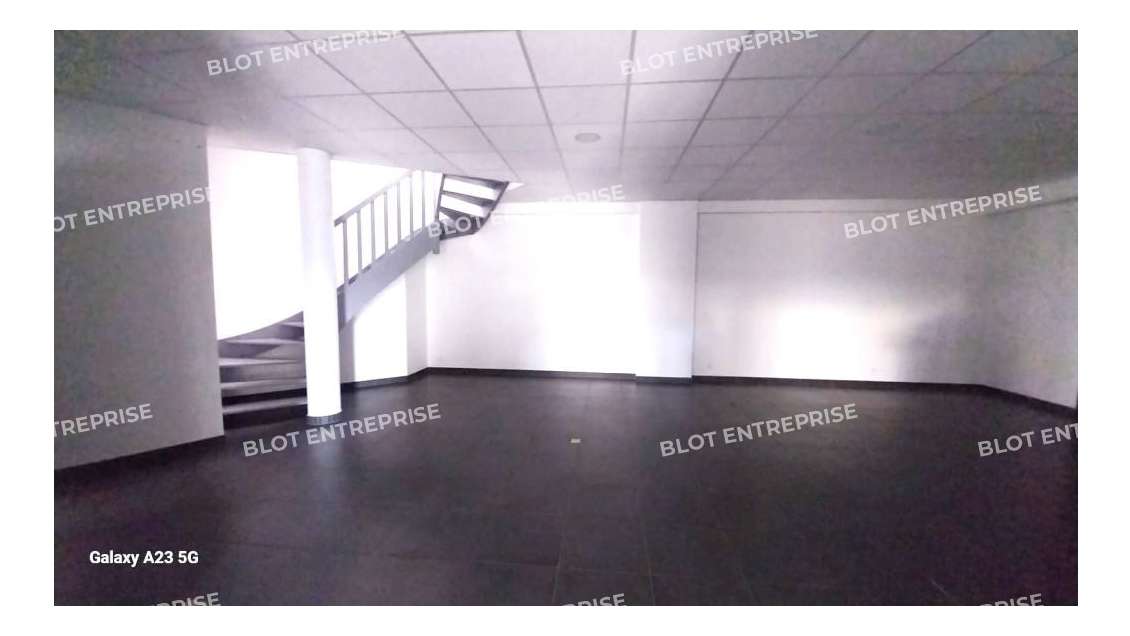 A vendre ou louer bureaux et showroom à Saint-Malo