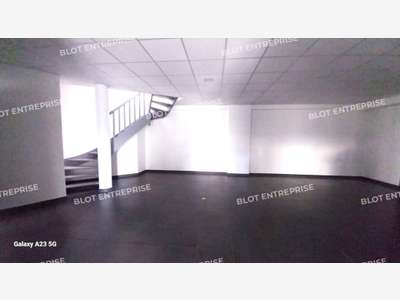 A vendre ou louer bureaux et showroom à Saint-Malo