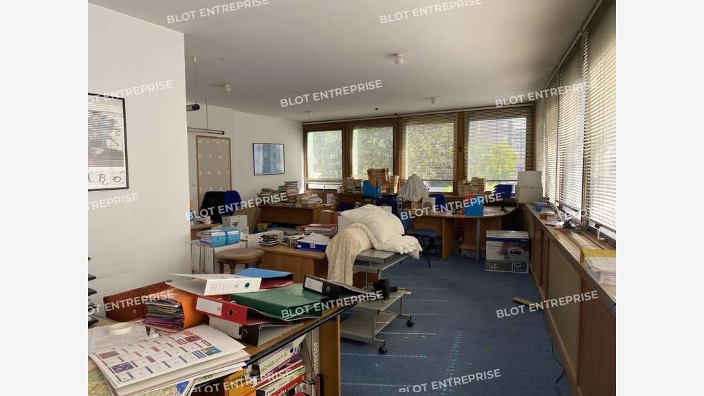 A vendre bureaux 77m² R+1 à Saint-Malo St servan