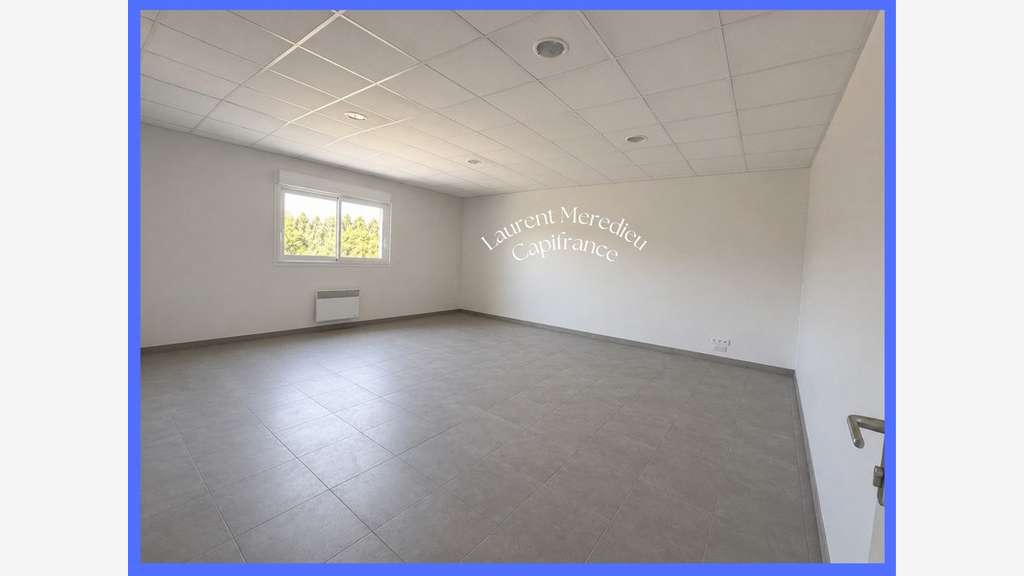 Local d'activités 570m² sur 2500m² à Saint-Mariens
