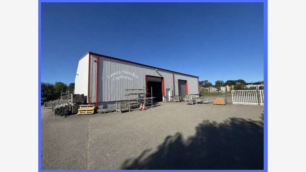 Local d'activités 570m² sur 2500m² à Saint-Mariens